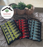 ⁦محفظة مطرّزة مع علاقة يد،⁩ - الصورة ⁦5⁩