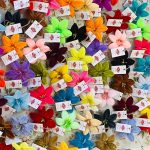 توزيعات أعراس ورد مخملي ميداليات